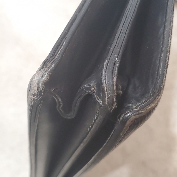 LV EPI BRIEFCASE (DAMAGE REPAIRED W/ DUCT TAPE, CORNER WEAR, TEAR ON SID… - Picture 4 of 16